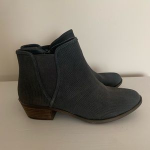 Size 9 Women’s booties